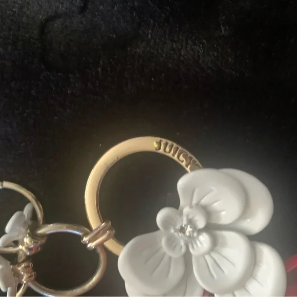 Rare Vintage Juicy Couture Gold and White Floral Flower Necklace - Picture 6 of 8